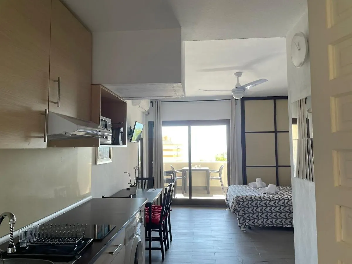 Benalbeach, estudio en primera línea de playa Benalmádena