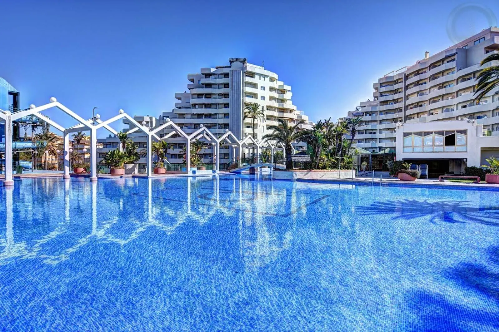 Benalbeach, estudio en primera línea de playa Benalmádena