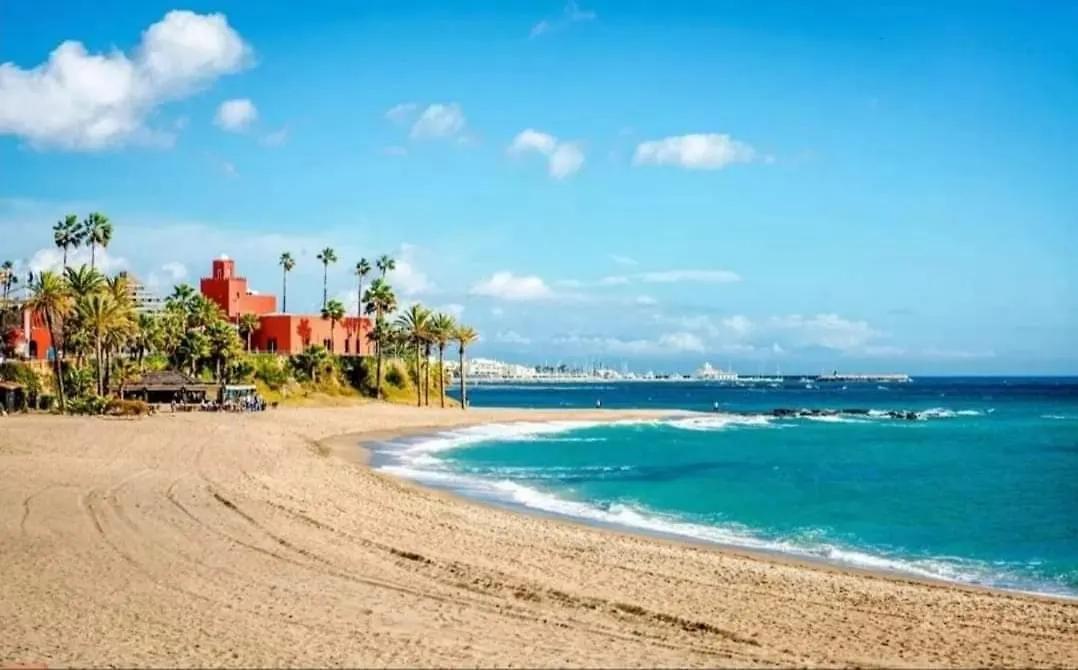 Benalbeach, estudio en primera línea de playa Benalmádena 0*,  España